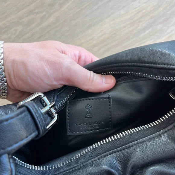 Samo Ondoh Pocket Mug Bag in black - Picture 3 of 3